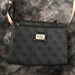 {Guess} Crossbody